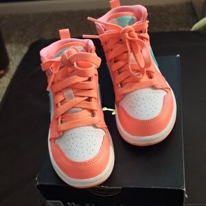 Jordan Kids Low-Top Sneakers in Coral, White and Teal